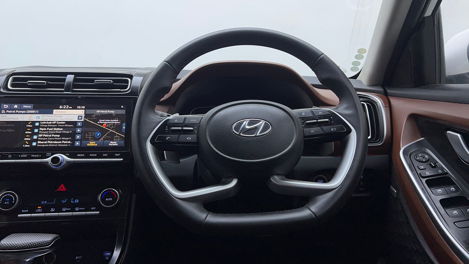 Used 2023 Hyundai Alcazar Signature (O) 7 STR 1.5 Petrol DCT Petrol Automatic interior STEERING VIEW