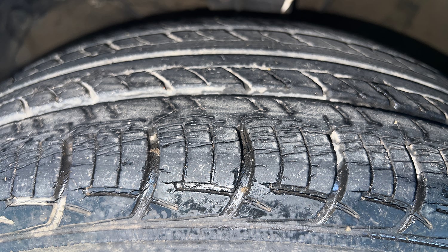 Used 2018 Maruti Suzuki Baleno Delta 1.2 Petrol Manual tyres LEFT FRONT TYRE TREAD VIEW