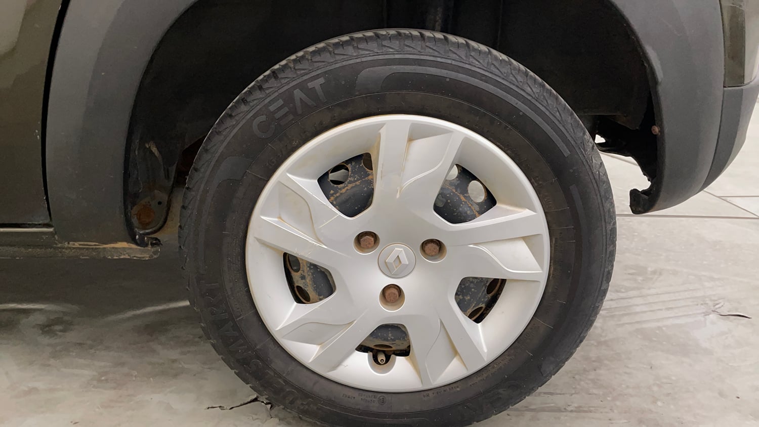 Used 2023 Renault Kwid RXT 1.0 Petrol Manual tyres LEFT REAR TYRE RIM VIEW