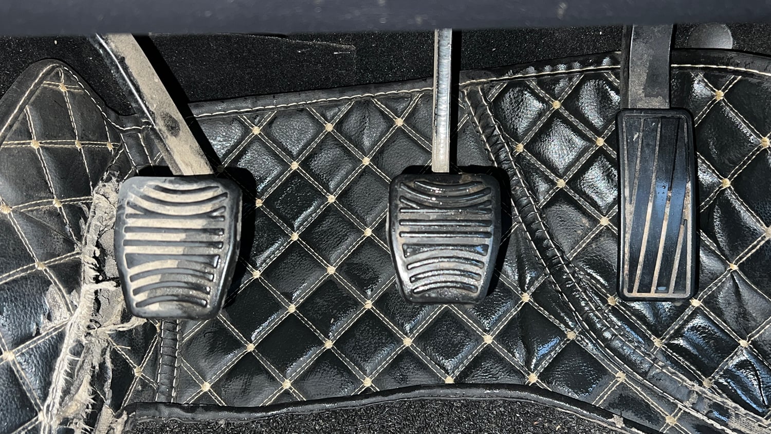 Used 2022 Mahindra XUV700 AX 5 Petrol MT 7 STR Petrol Manual interior PEDALS VIEW