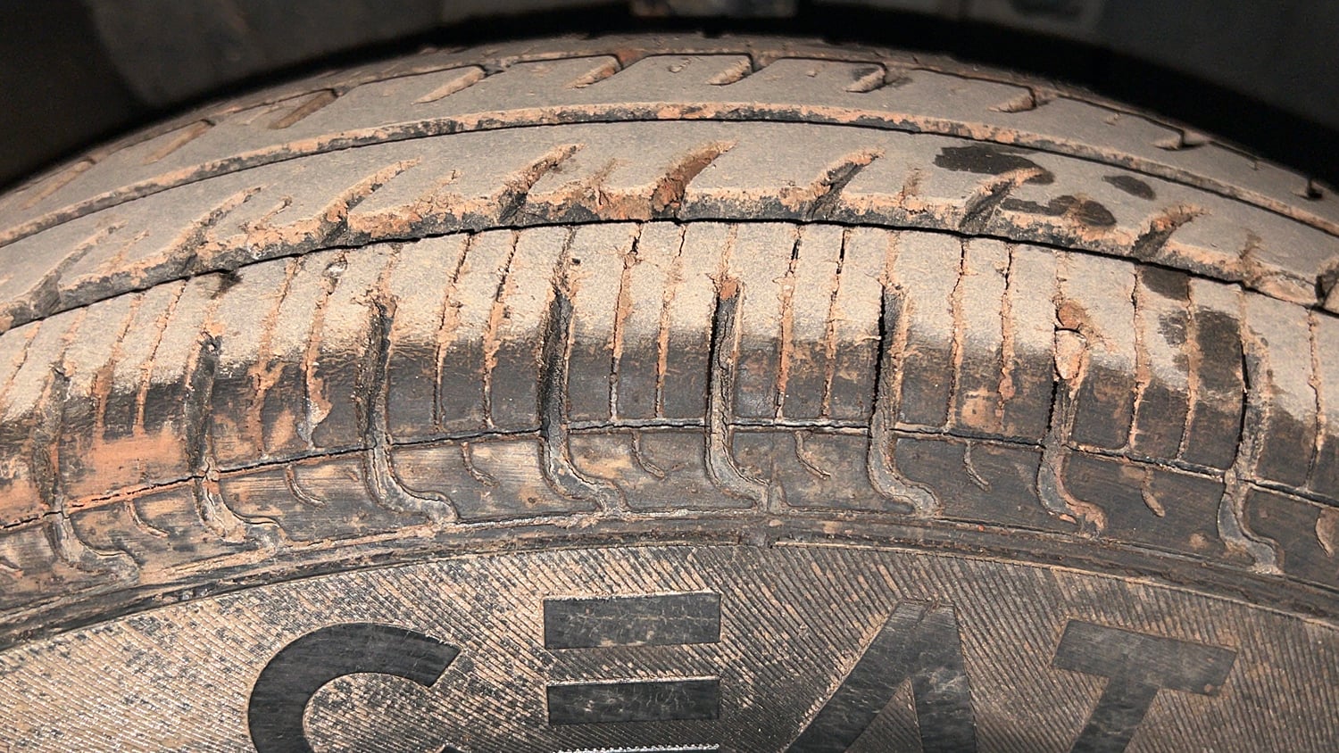 Used 2018 Renault Kwid CLIMBER 1.0 Petrol Manual tyres RIGHT FRONT TYRE TREAD VIEW
