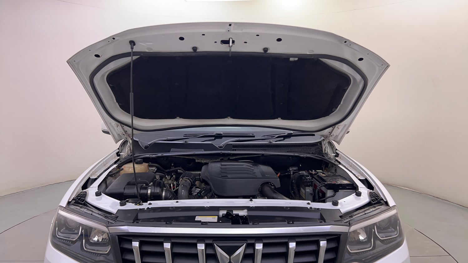 Used 2022 Mahindra Scorpio N Z8 L Petrol AT 6 STR Petrol Automatic engine ENGINE & BONNET OPEN FRONT VIEW