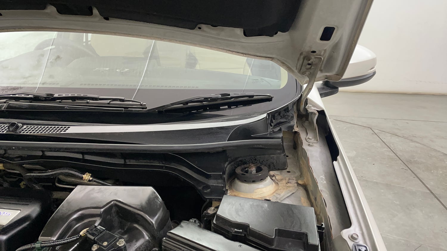Used 2020 Honda Amaze 1.5 VX MT Diesel Diesel Manual engine ENGINE LEFT SIDE HINGE & APRON VIEW