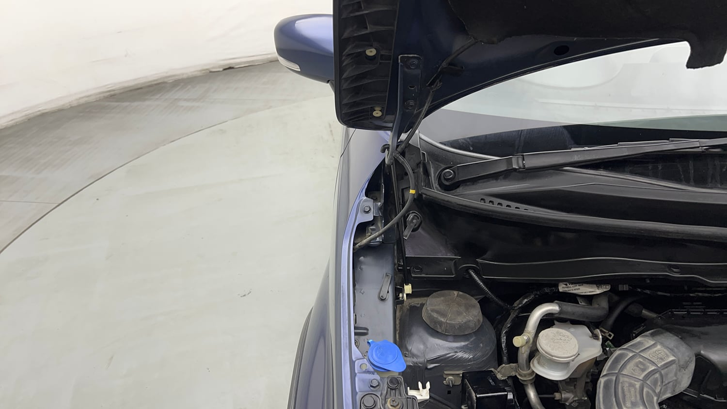 Used 2021 Maruti Suzuki Ignis Zeta 1.2 MT Petrol Manual engine ENGINE RIGHT SIDE HINGE & APRON VIEW