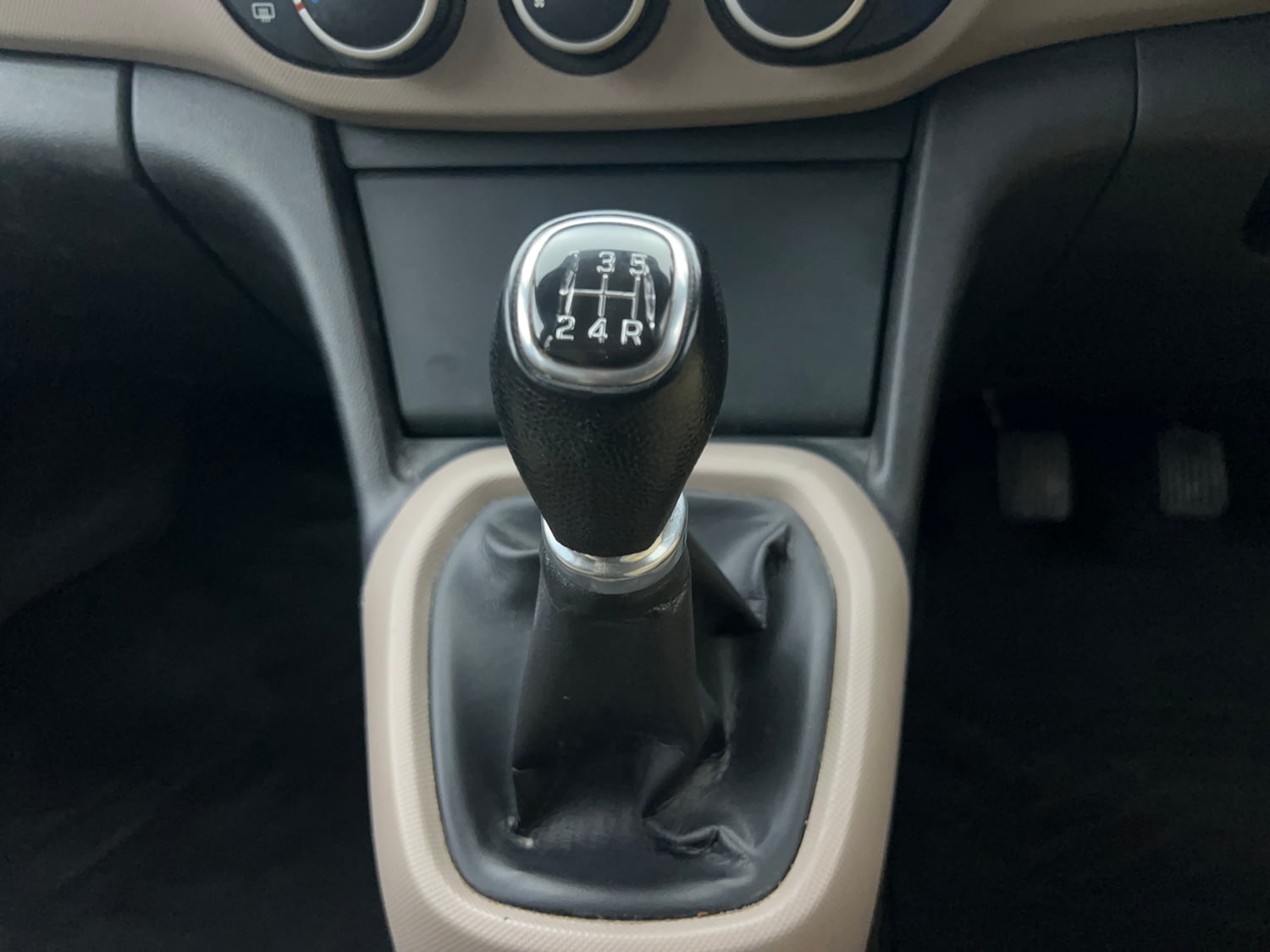 Used 2015 Hyundai Xcent S 1.2 Petrol Manual interior GEAR  KNOB VIEW