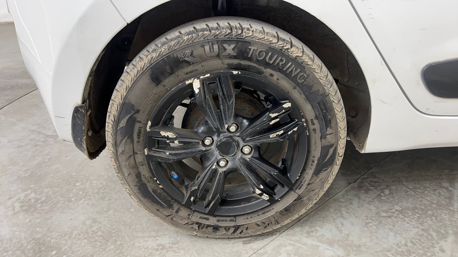 Used 2015 Hyundai Grand i10 Sportz AT 1.2 Kappa VTVT Petrol Automatic tyres RIGHT REAR TYRE RIM VIEW