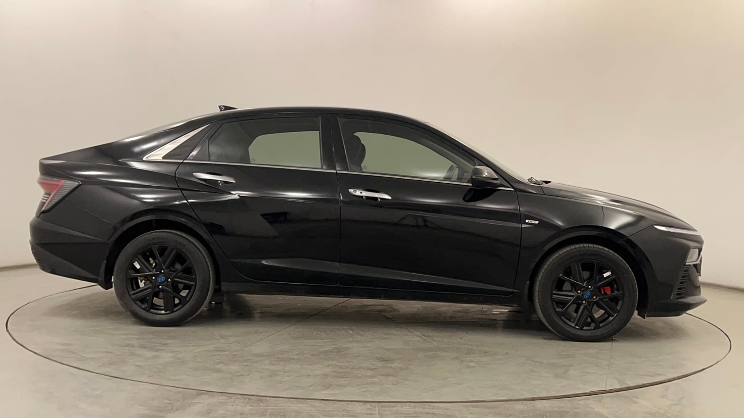 Used 2023 Hyundai Verna SX (O) 1.5 Turbo Petrol DCT Petrol Automatic exterior RIGHT SIDE VIEW