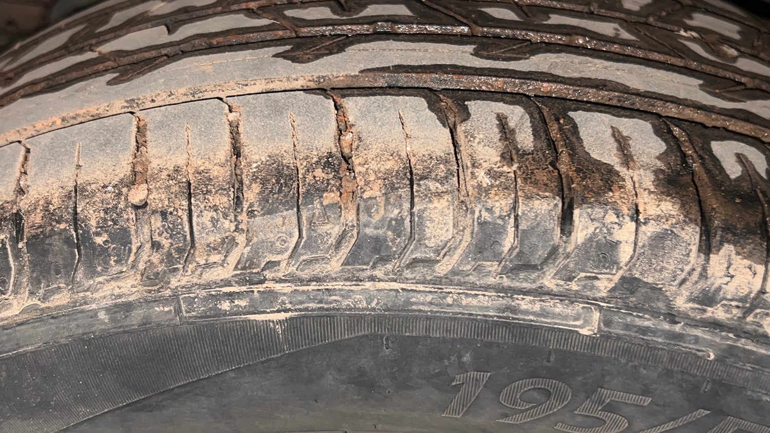 Used 2017 Hyundai i20 Active 1.2 SX Petrol Manual tyres RIGHT REAR TYRE TREAD VIEW