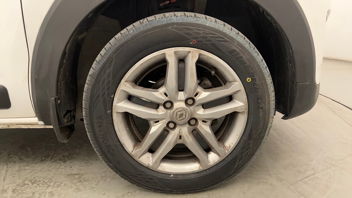 Used 2023 Renault Triber RXZ Petrol Manual tyres RIGHT FRONT TYRE RIM VIEW
