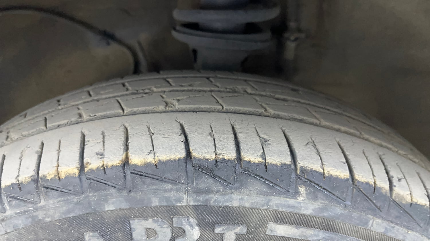 Used 2022 Maruti Suzuki Alto 800 Vxi Plus Petrol Manual tyres LEFT FRONT TYRE TREAD VIEW