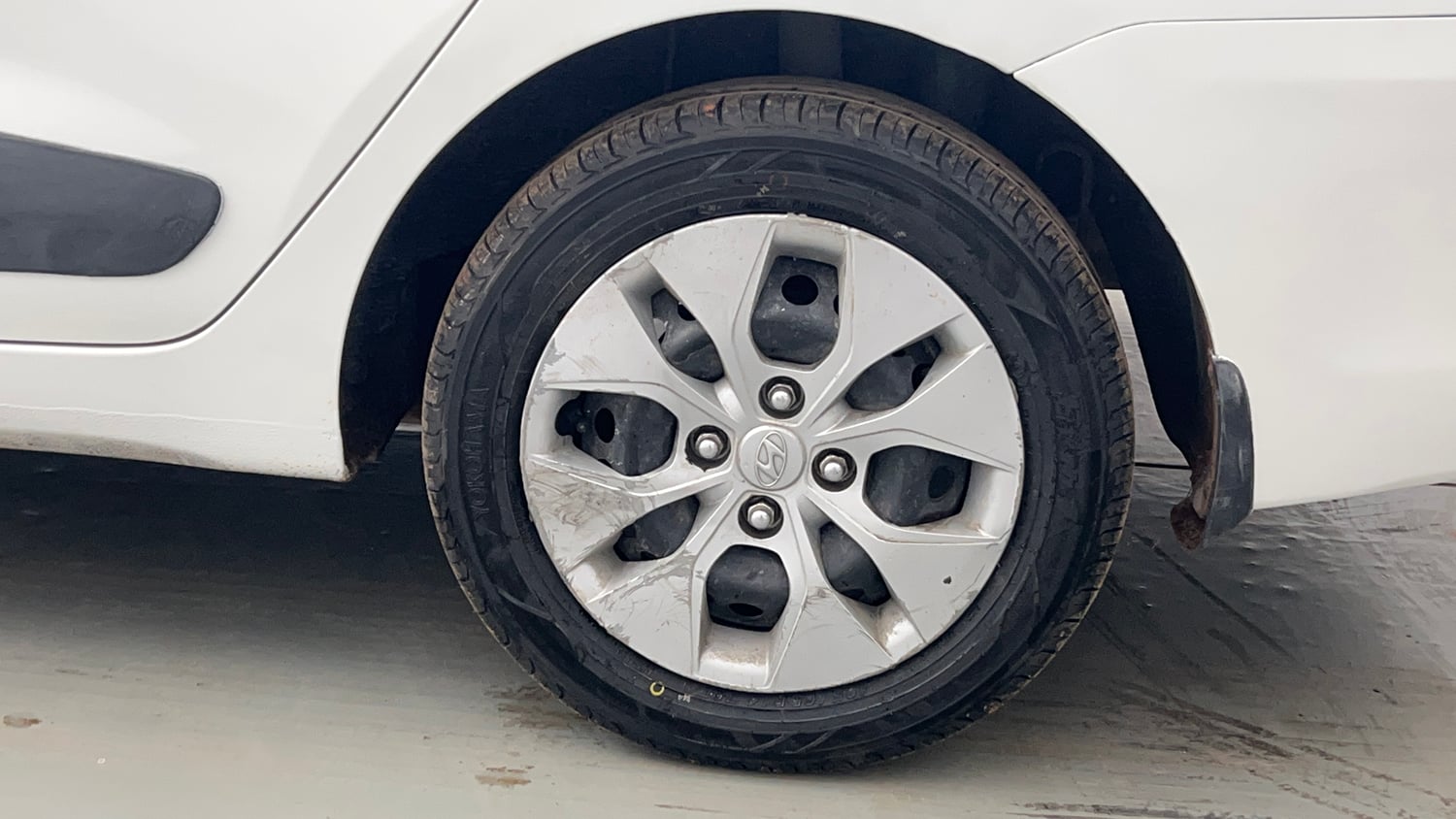 Used 2020 Hyundai Xcent S Petrol Manual tyres LEFT REAR TYRE RIM VIEW
