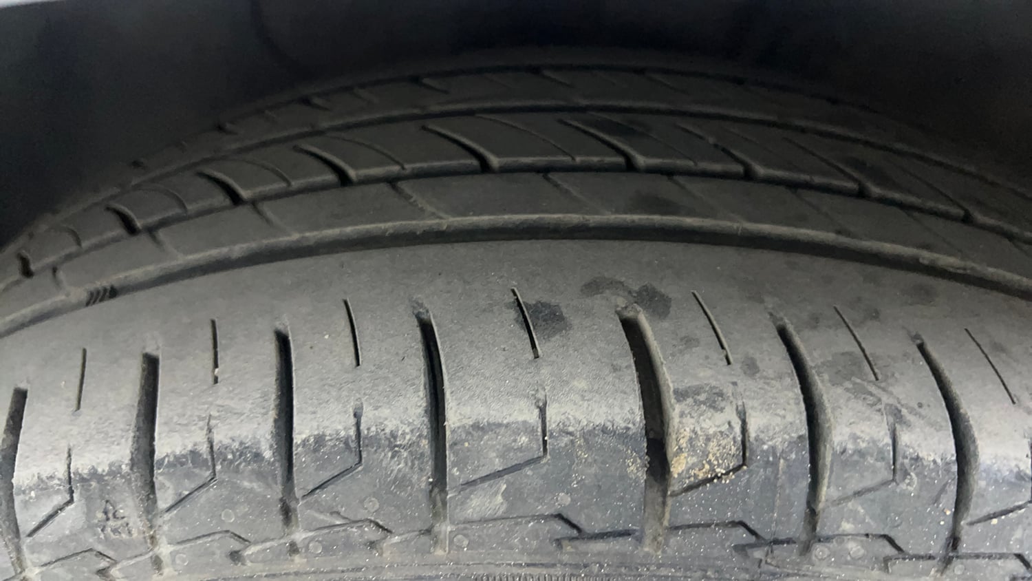 Used 2016 Hyundai Elite i20 Asta 1.4 CRDI Diesel Manual tyres LEFT FRONT TYRE TREAD VIEW