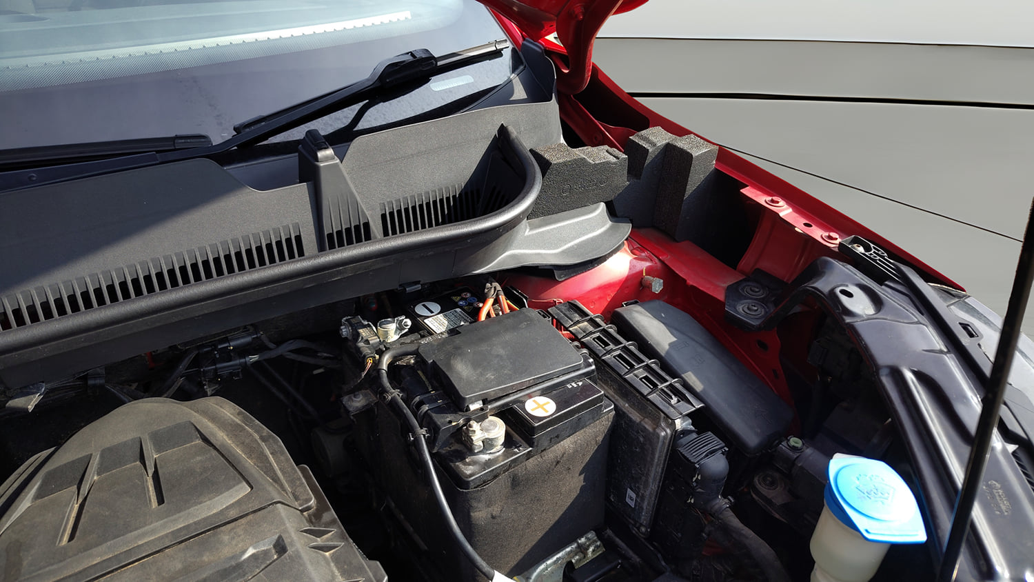 Used 2022 Skoda Kushaq Active 1.0 TSI MT Petrol Manual engine ENGINE LEFT SIDE HINGE & APRON VIEW