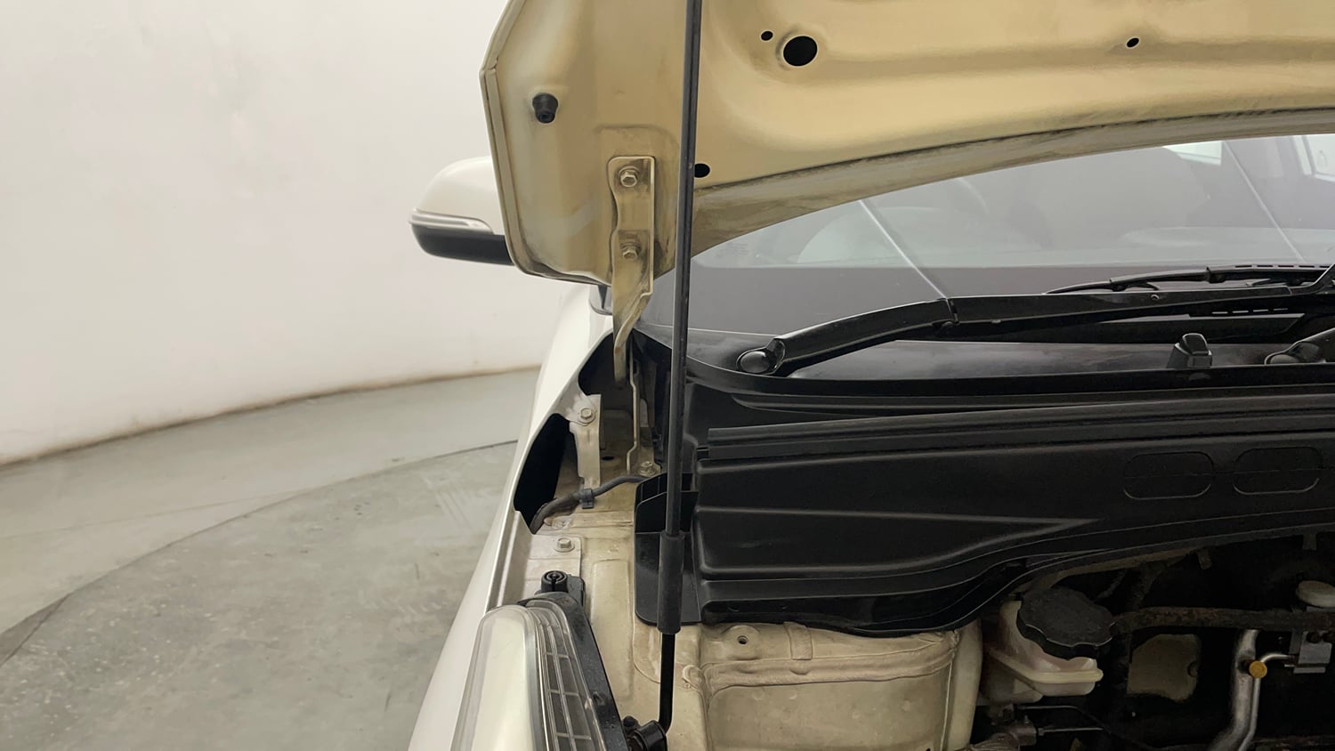Used 2017 Hyundai Creta 1.6 SX Plus AT Petrol Petrol Automatic engine ENGINE RIGHT SIDE HINGE & APRON VIEW