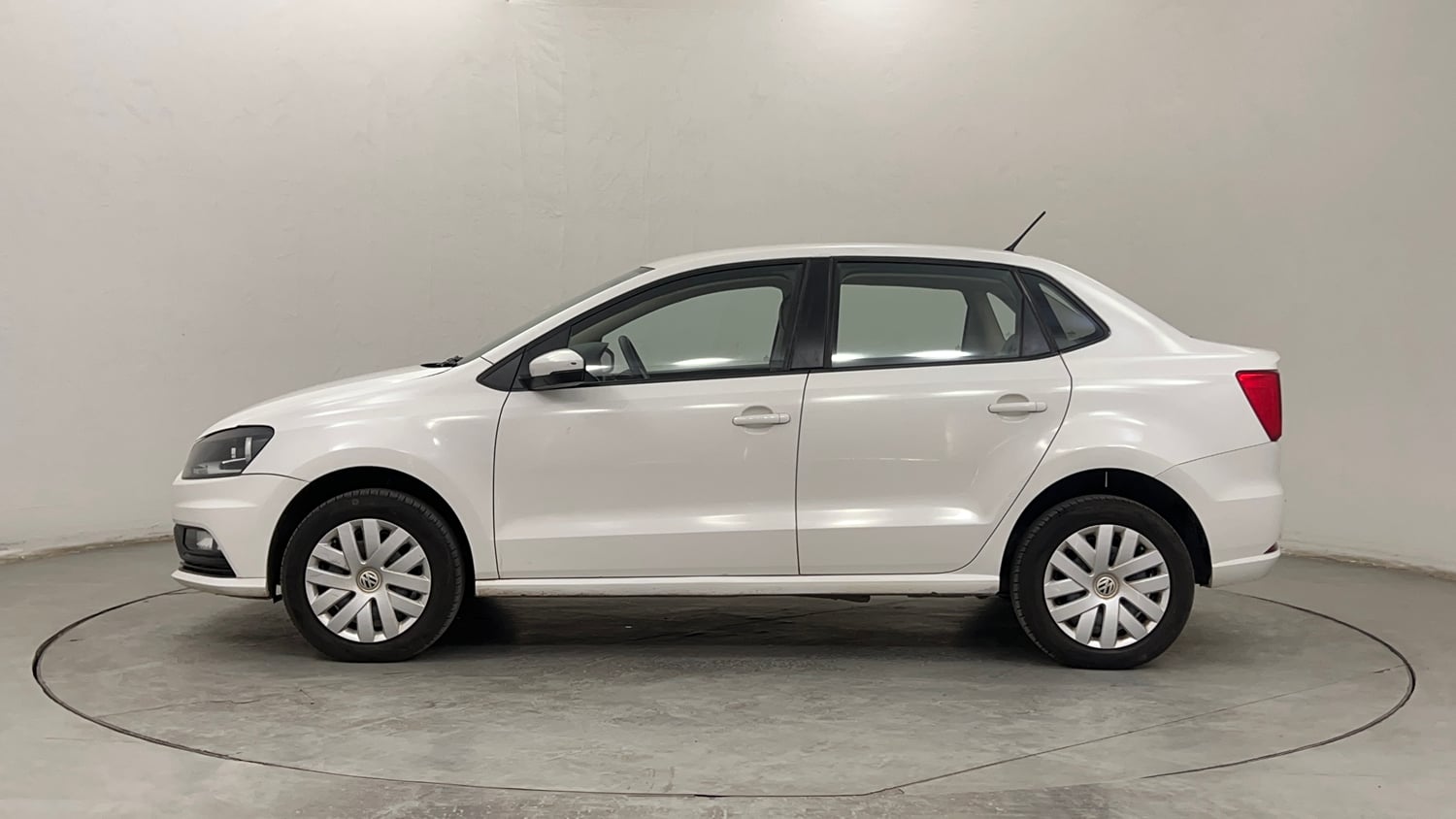 Used 2016 Volkswagen Ameo Comfortline 1.2L (P) Petrol Manual exterior LEFT SIDE VIEW