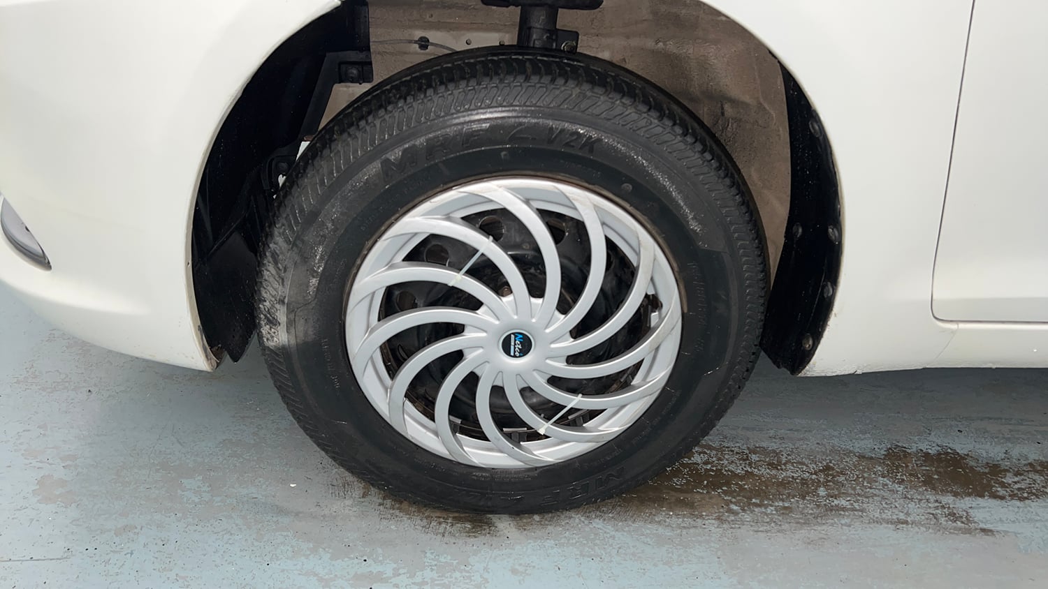 Used 2016 Maruti Suzuki Swift Dzire VDI Diesel Manual tyres LEFT FRONT TYRE RIM VIEW