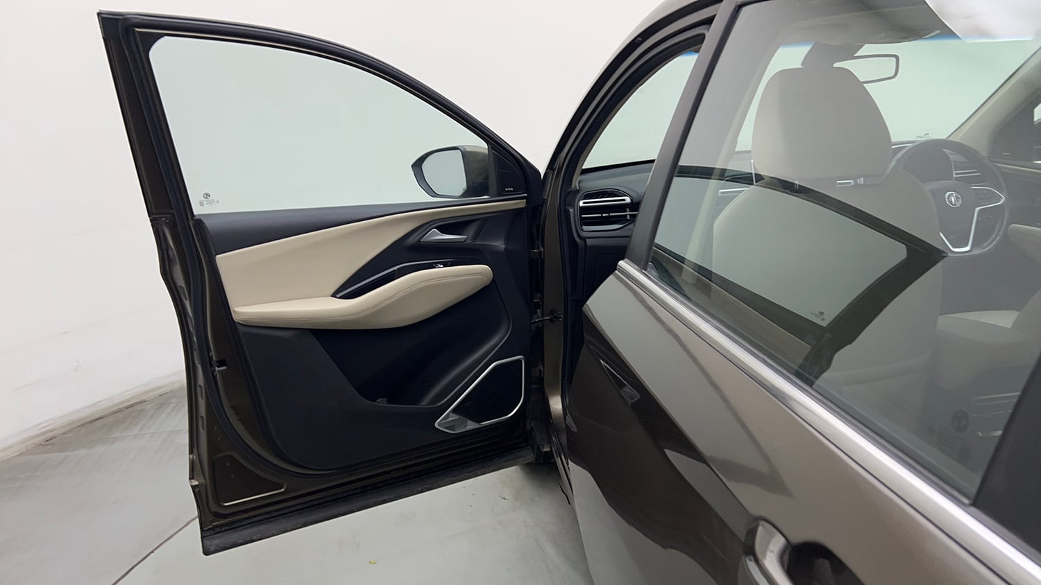Used 2023 MG Motors Hector Sharp Pro 1.5 Turbo Petrol MT Petrol Manual interior LEFT FRONT DOOR OPEN VIEW