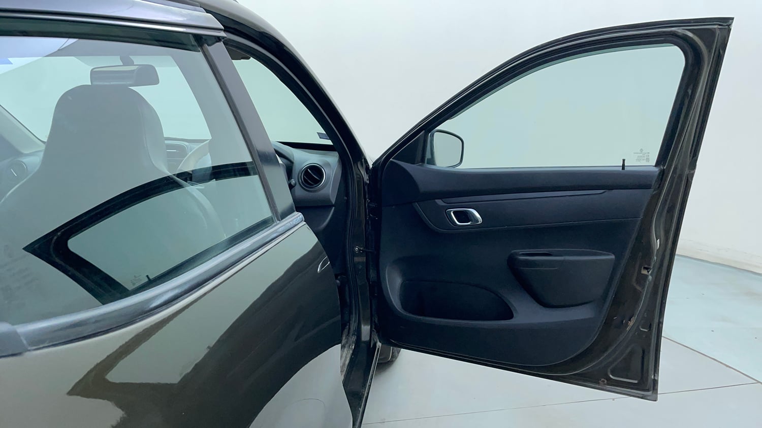 Used 2019 Renault Kwid 1.0 RXT AMT Opt Petrol Automatic interior RIGHT FRONT DOOR OPEN VIEW