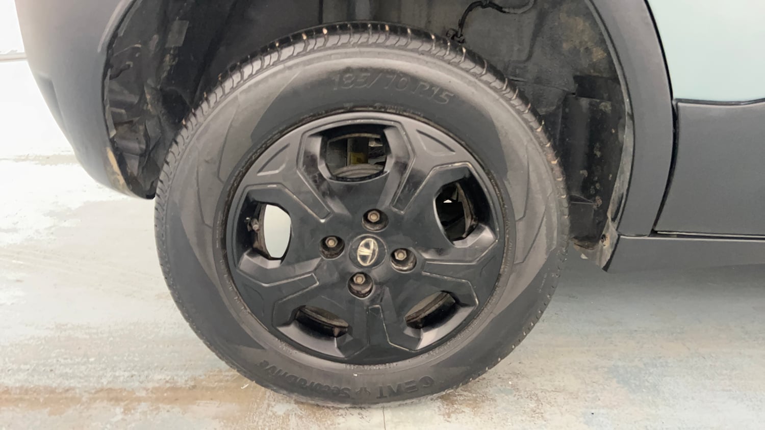 Used 2022 Tata Punch Accomplished MT Petrol Manual tyres RIGHT REAR TYRE RIM VIEW