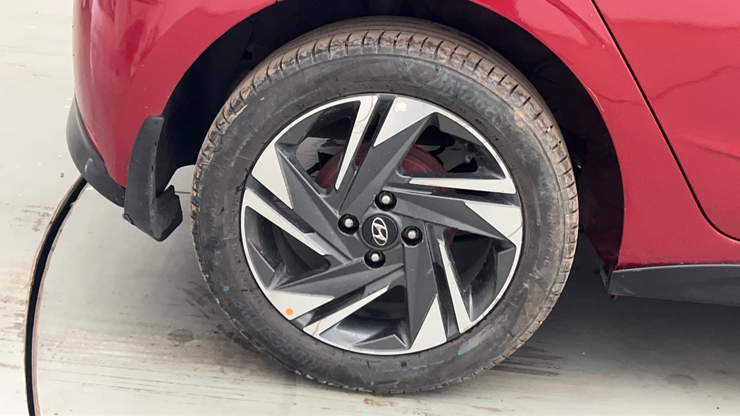 Used 2020 Hyundai New i20 Asta (O) 1.0 Turbo DCT Petrol Automatic tyres RIGHT REAR TYRE RIM VIEW