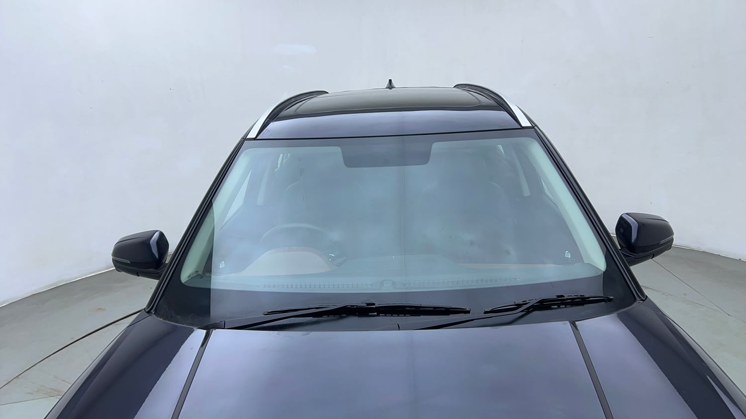 Used 2022 Hyundai Alcazar Signature (O) 7 Seater 1.5 Diesel AT Diesel Automatic exterior FRONT WINDSHIELD VIEW