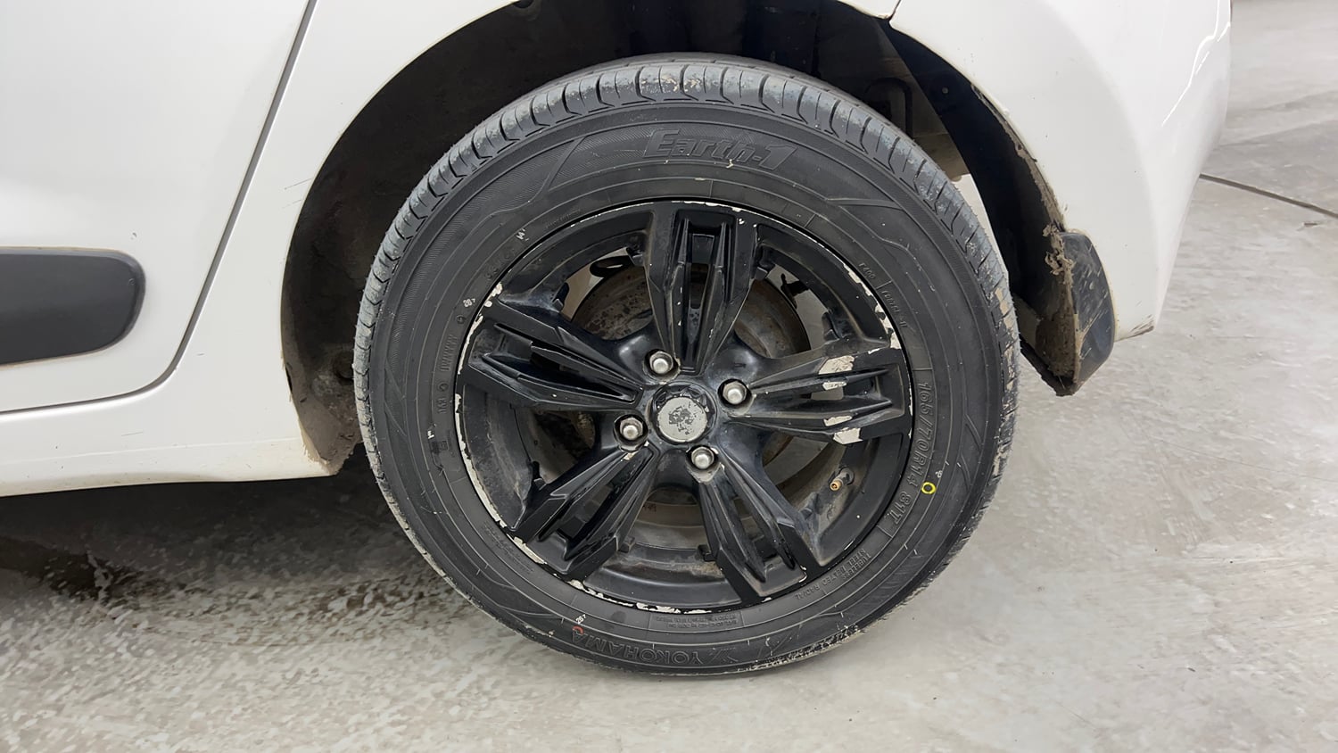 Used 2015 Hyundai Grand i10 Sportz AT 1.2 Kappa VTVT Petrol Automatic tyres LEFT REAR TYRE RIM VIEW
