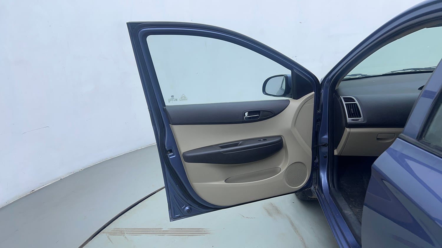 Used 2012 Hyundai i20 Sportz 1.2 Petrol Manual interior LEFT FRONT DOOR OPEN VIEW