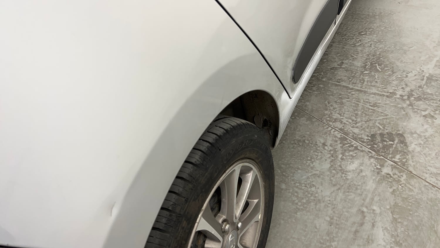 Used 2016 Hyundai Grand i10 Asta AT 1.2 Kappa VTVT Petrol Automatic dents MINOR SCRATCH