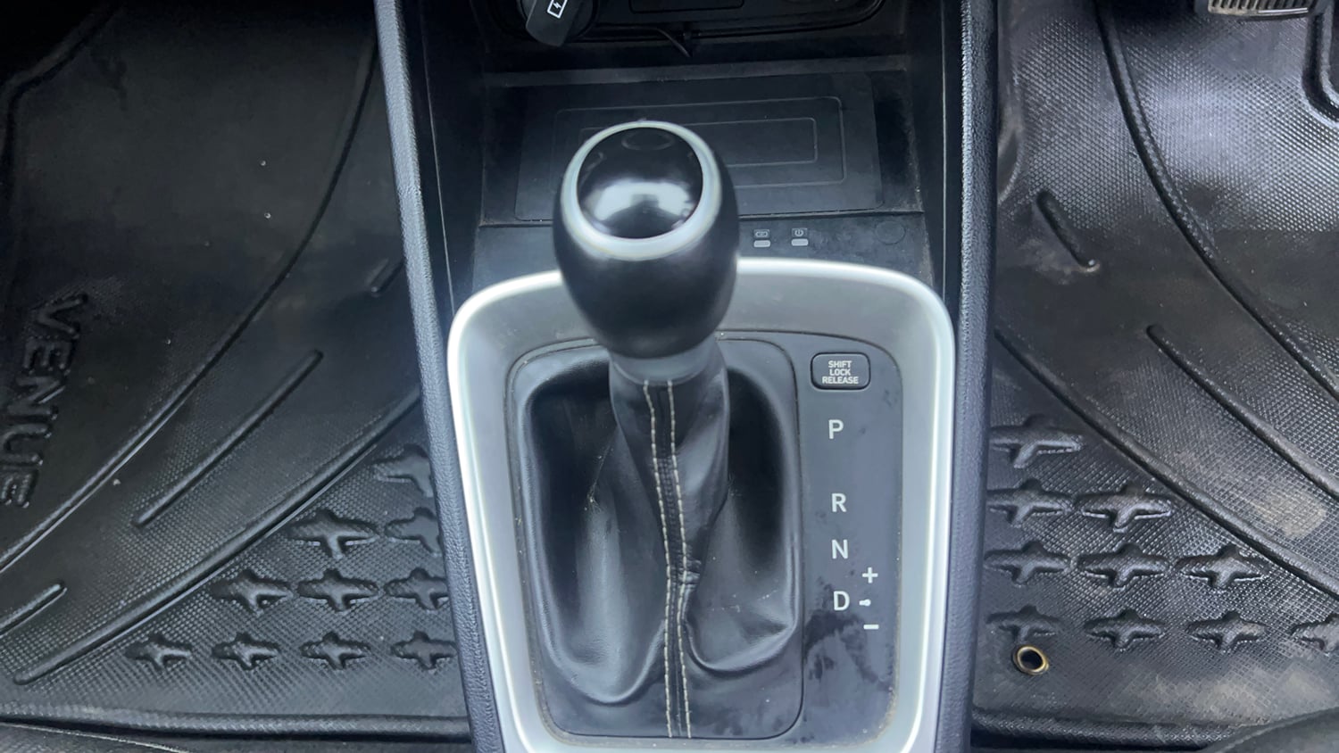 Used 2021 Hyundai Venue SX Plus 1.0 Turbo DCT Petrol Automatic interior GEAR  KNOB VIEW
