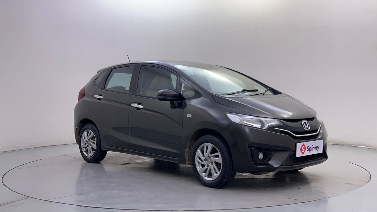 Used 2018 Honda Jazz V CVT Petrol Petrol Automatic exterior RIGHT FRONT CORNER VIEW