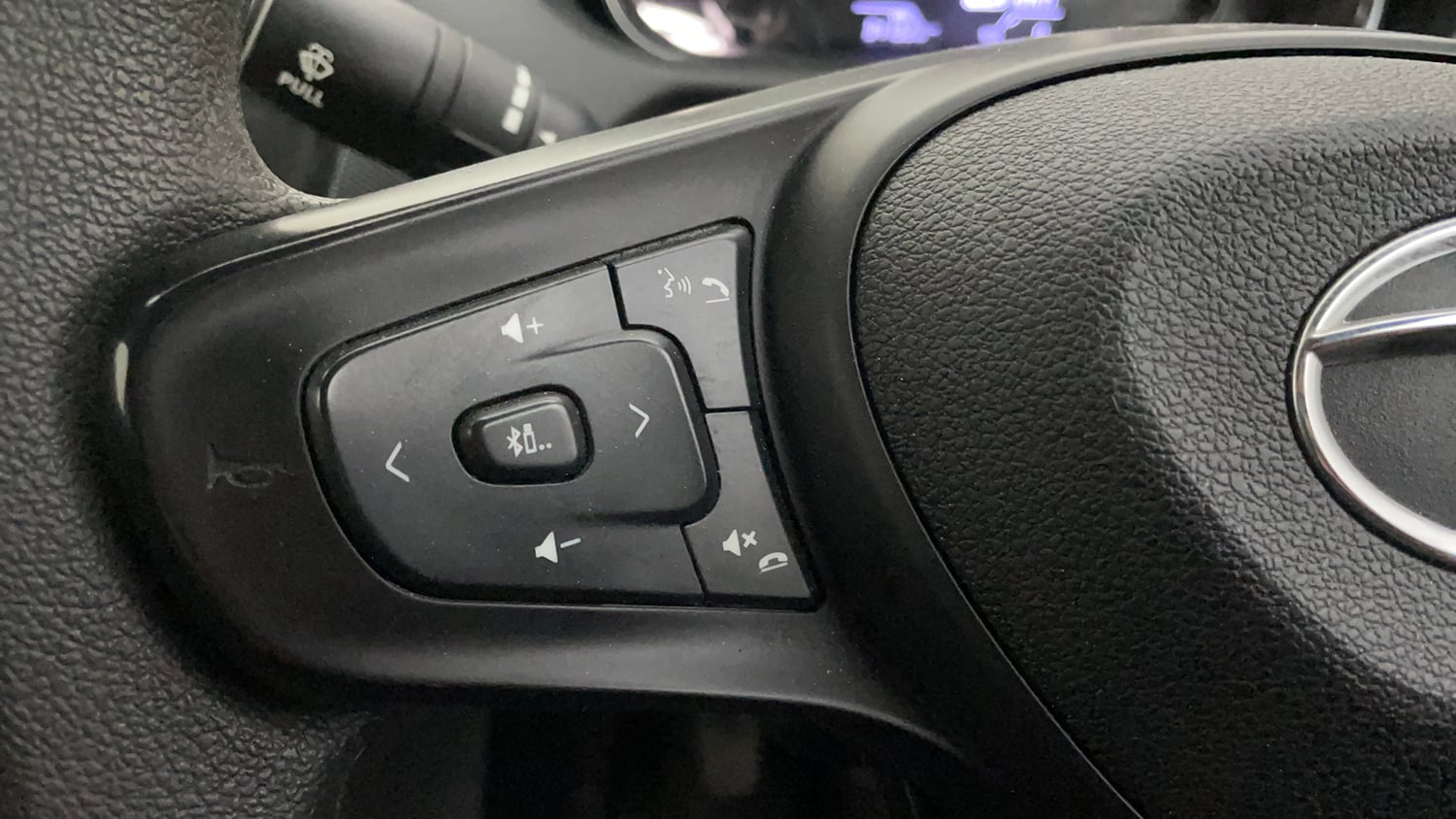 Used 2023 Tata Tiago XT CNG Cng Manual top_features Steering mounted controls