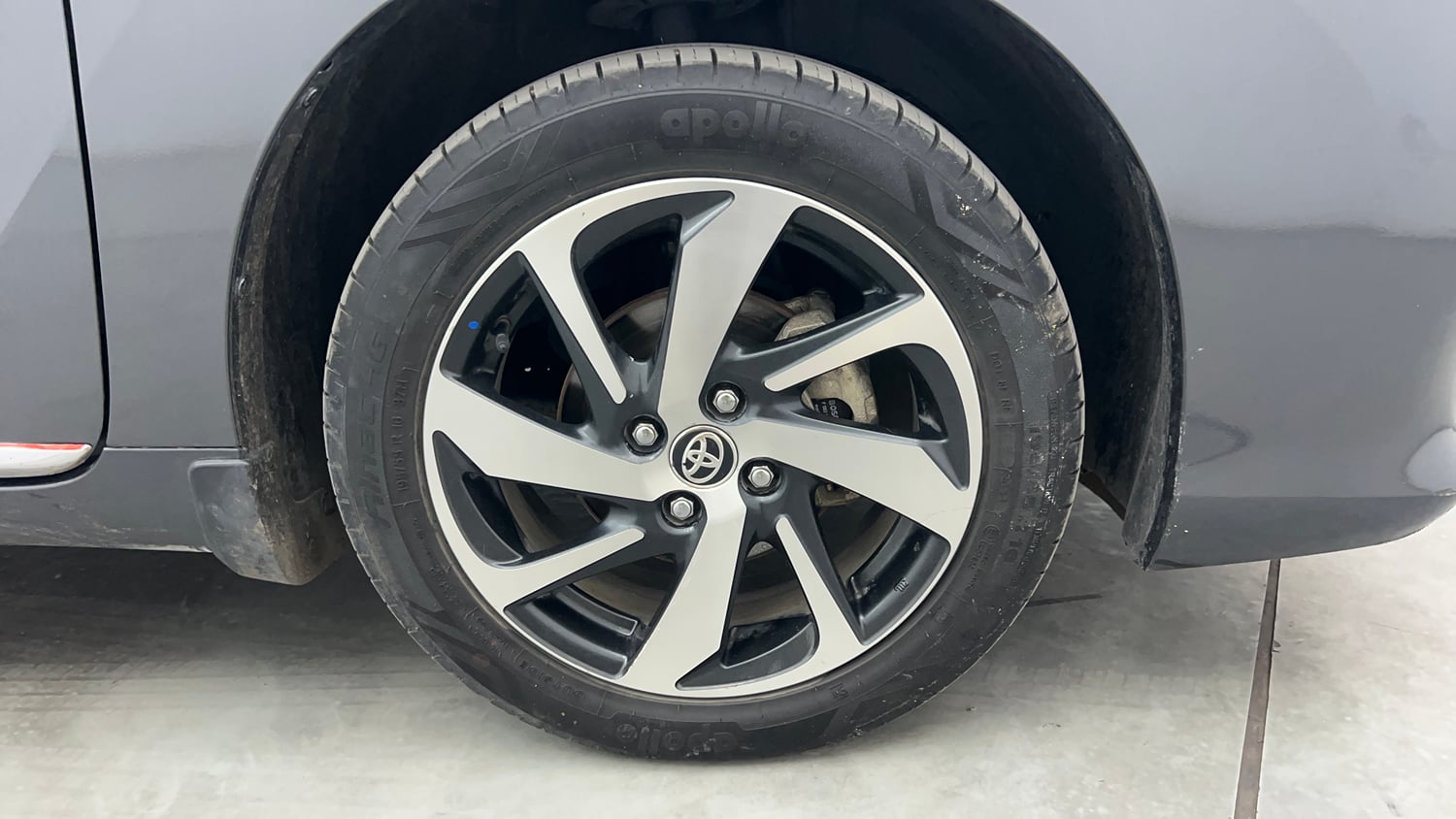 Used 2023 Toyota Glanza V Petrol Manual tyres RIGHT FRONT TYRE RIM VIEW