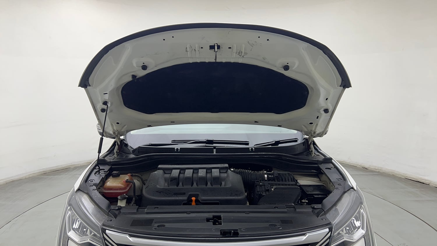 Used 2022 Mahindra XUV700 AX 5 Petrol MT 7 STR Petrol Manual engine ENGINE & BONNET OPEN FRONT VIEW