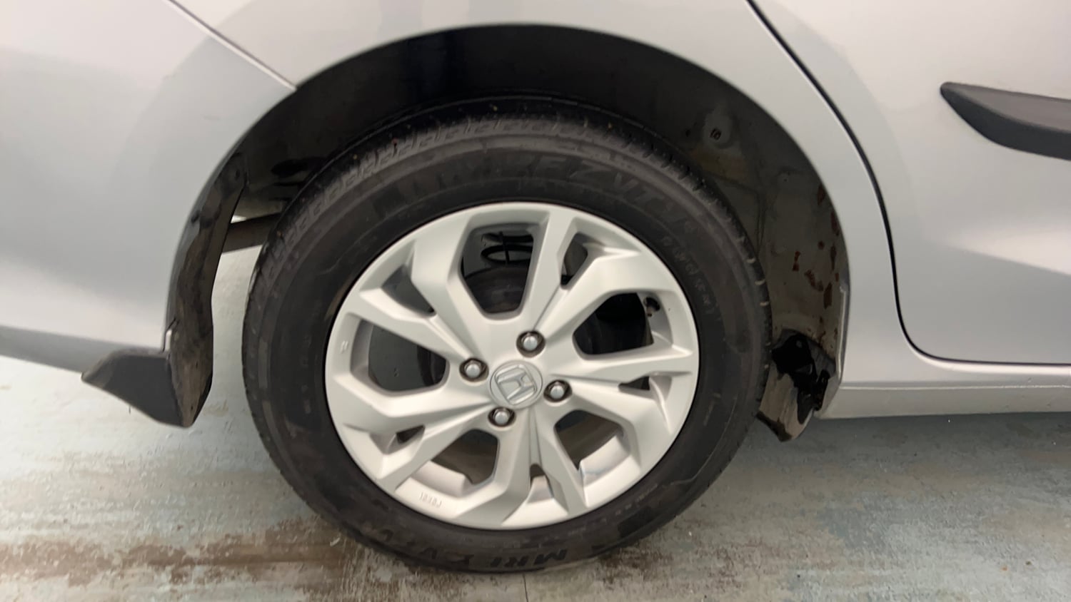 Used 2020 Honda Amaze 1.2 VX MT Petrol Petrol Manual tyres RIGHT REAR TYRE RIM VIEW