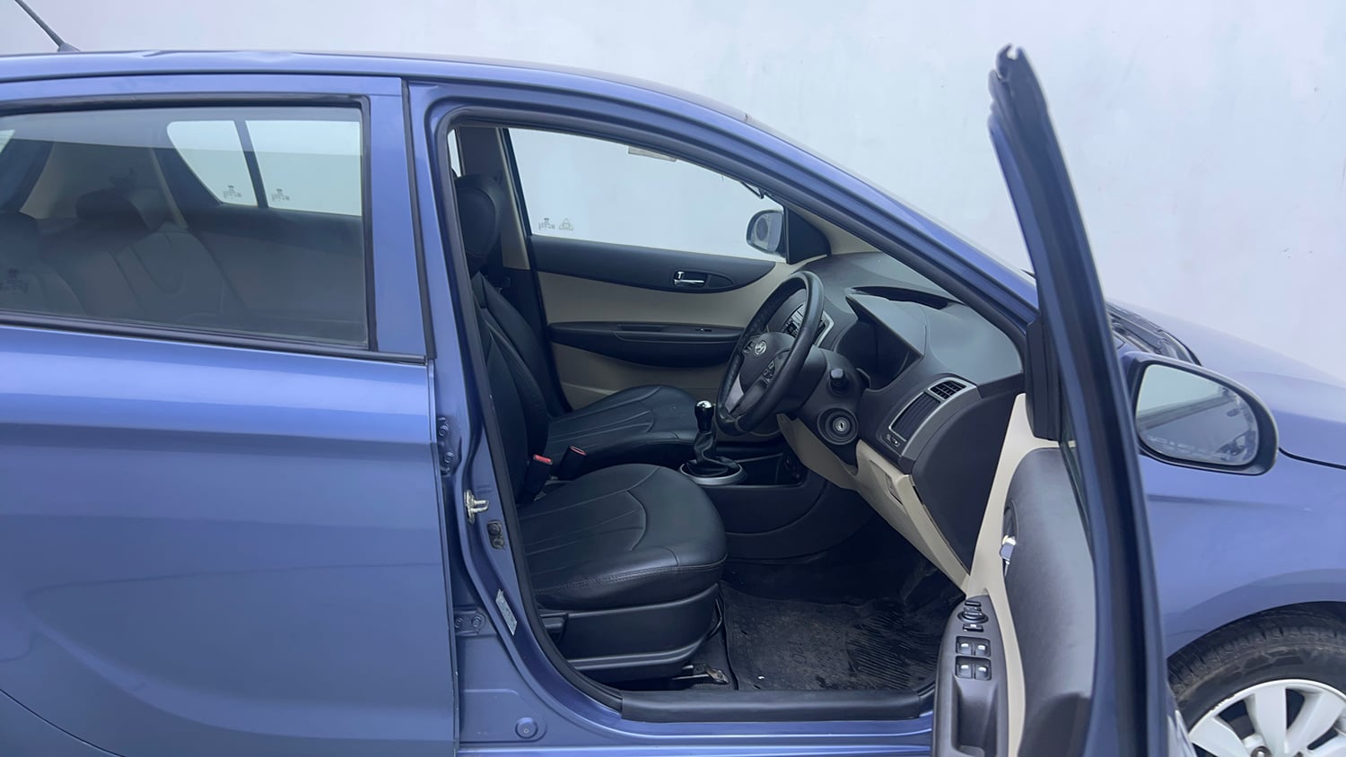 Used 2012 Hyundai i20 Sportz 1.2 Petrol Manual interior RIGHT SIDE FRONT DOOR CABIN VIEW
