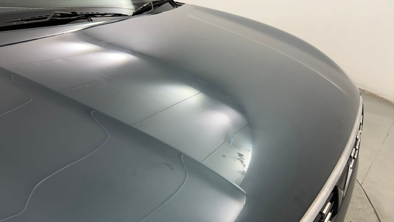 Used 2023 Mahindra XUV 300 W8 (O) 1.2 Petrol AMT Petrol Automatic dents MINOR SCRATCH