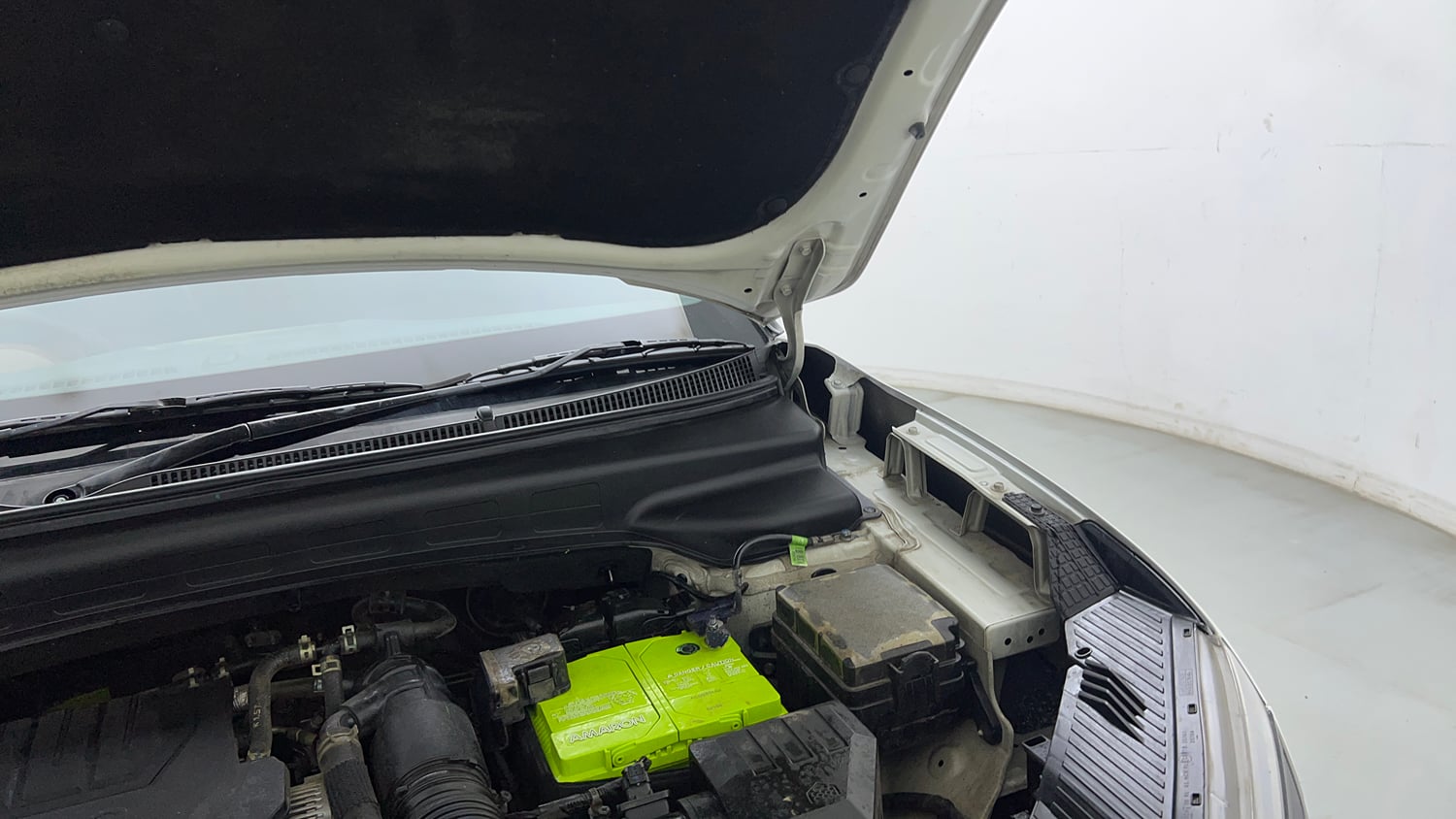 Used 2023 Hyundai Alcazar Signature (O) 7 STR 1.5 Petrol DCT Petrol Automatic engine ENGINE LEFT SIDE HINGE & APRON VIEW