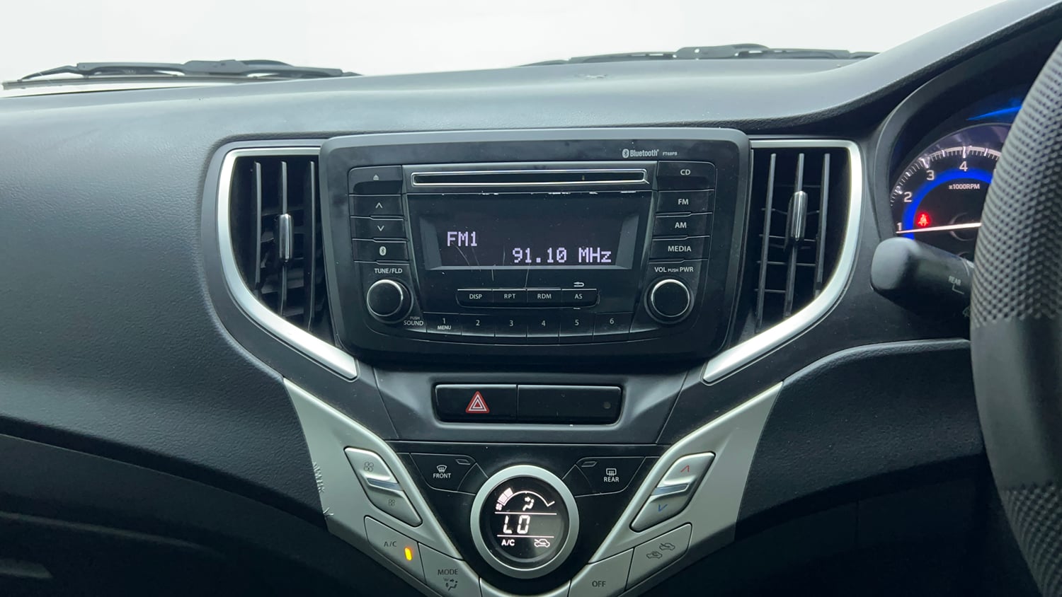 Used 2015 Maruti Suzuki Baleno Zeta 1.2 Petrol Manual top_features Integrated (in-dash) music system