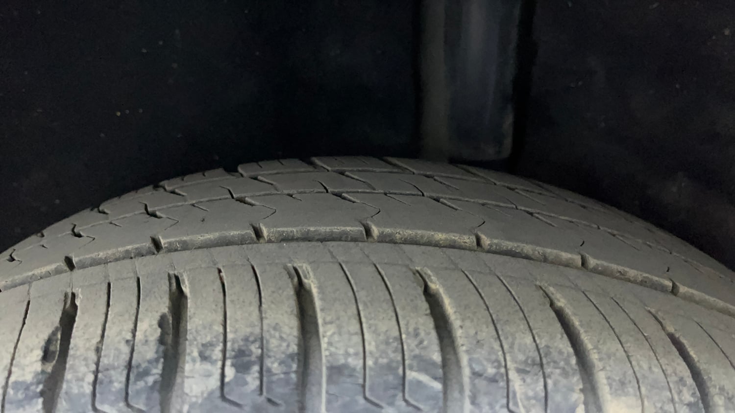 Used 2017 Ford EcoSport Titanium 1.5L Ti-VCT Petrol Manual tyres LEFT REAR TYRE TREAD VIEW