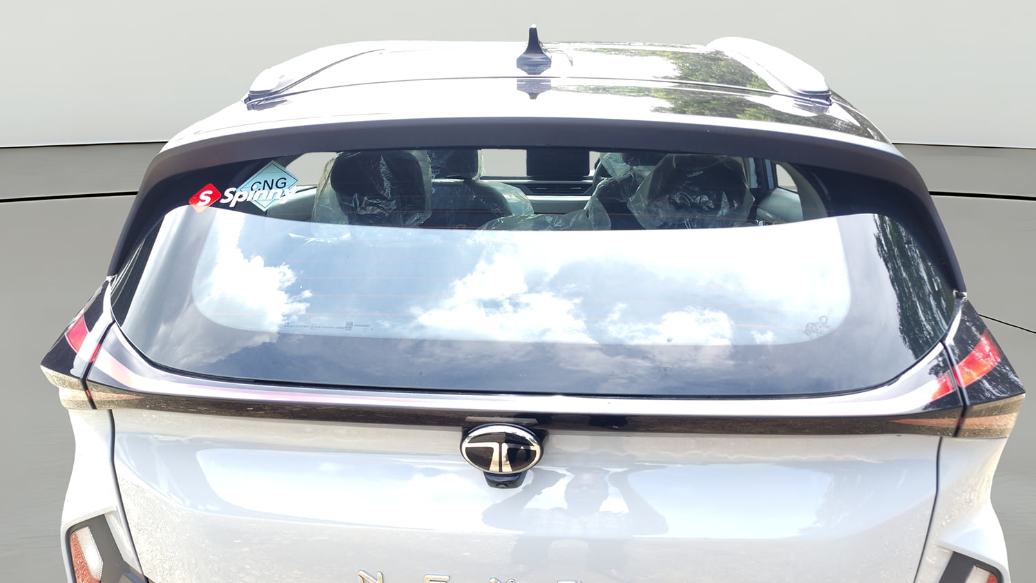 Used 2026 Tata Nexon Creative Plus (PS) 1.2 iCNG 6MT Dual Tone Cng Manual exterior BACK WINDSHIELD VIEW