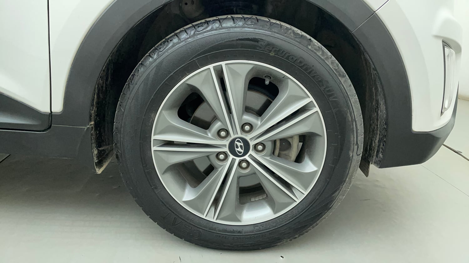 Used 2016 Hyundai Creta 1.6 SX Plus AT Petrol Petrol Automatic tyres RIGHT FRONT TYRE RIM VIEW