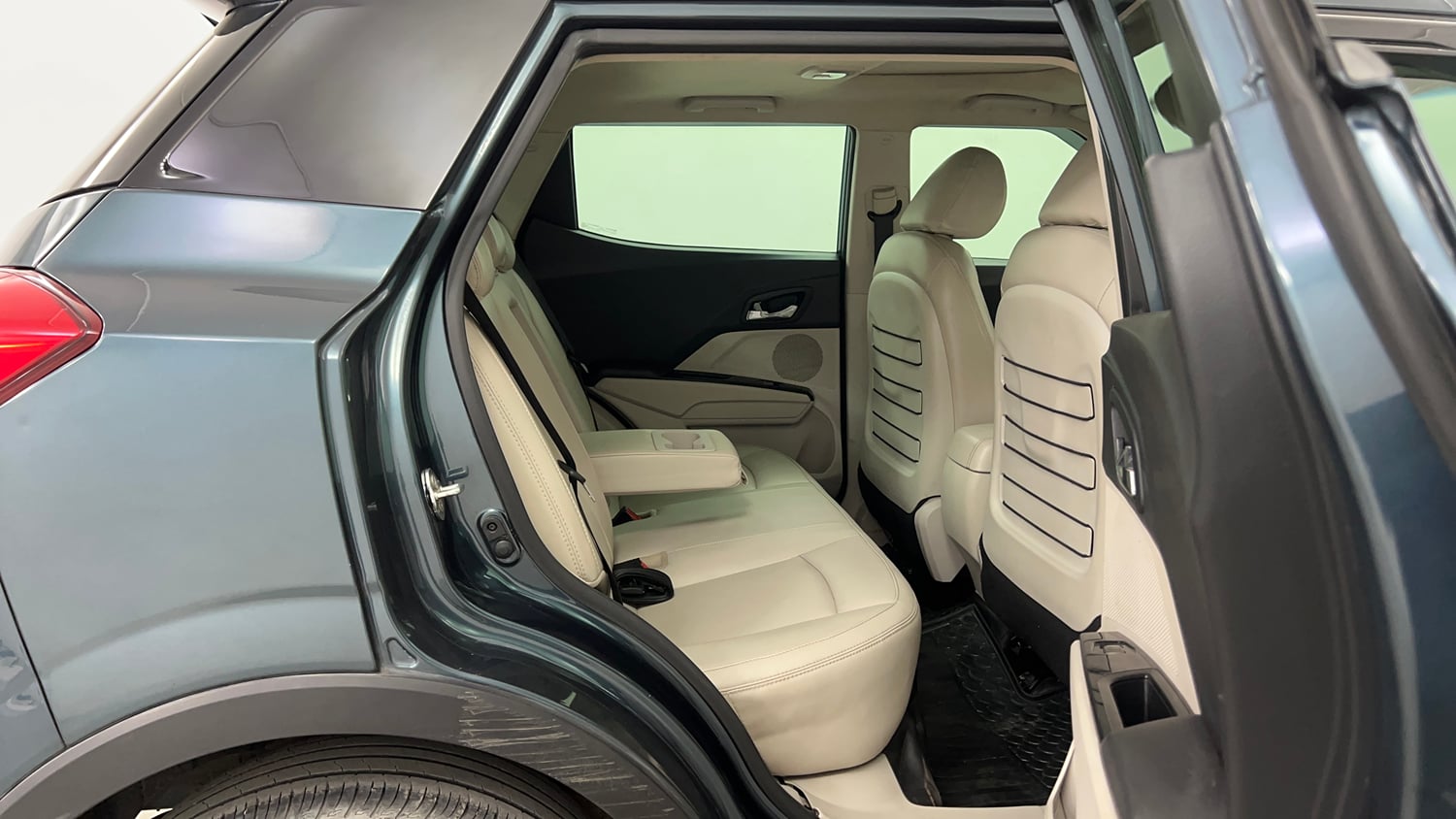 Used 2023 Mahindra XUV 300 W8 (O) 1.2 Petrol AMT Petrol Automatic interior RIGHT SIDE REAR DOOR CABIN VIEW