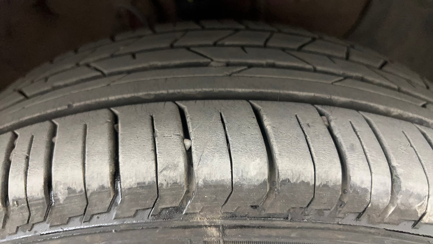 Used 2015 Hyundai Elite i20 Asta 1.2 Petrol Manual tyres RIGHT FRONT TYRE TREAD VIEW