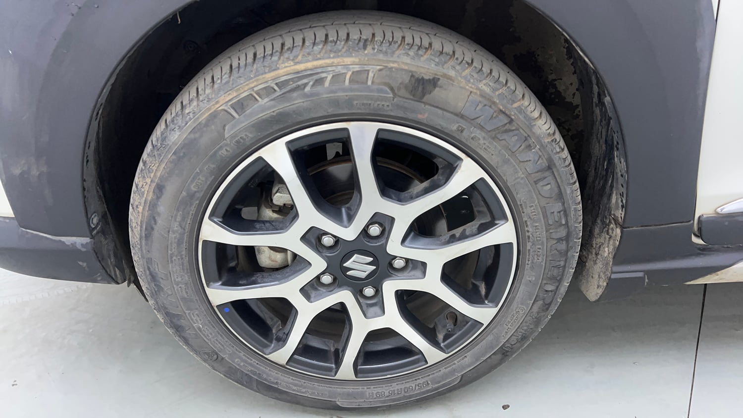Used 2023 Maruti Suzuki XL6 Zeta AT Petrol Petrol Automatic tyres LEFT FRONT TYRE RIM VIEW