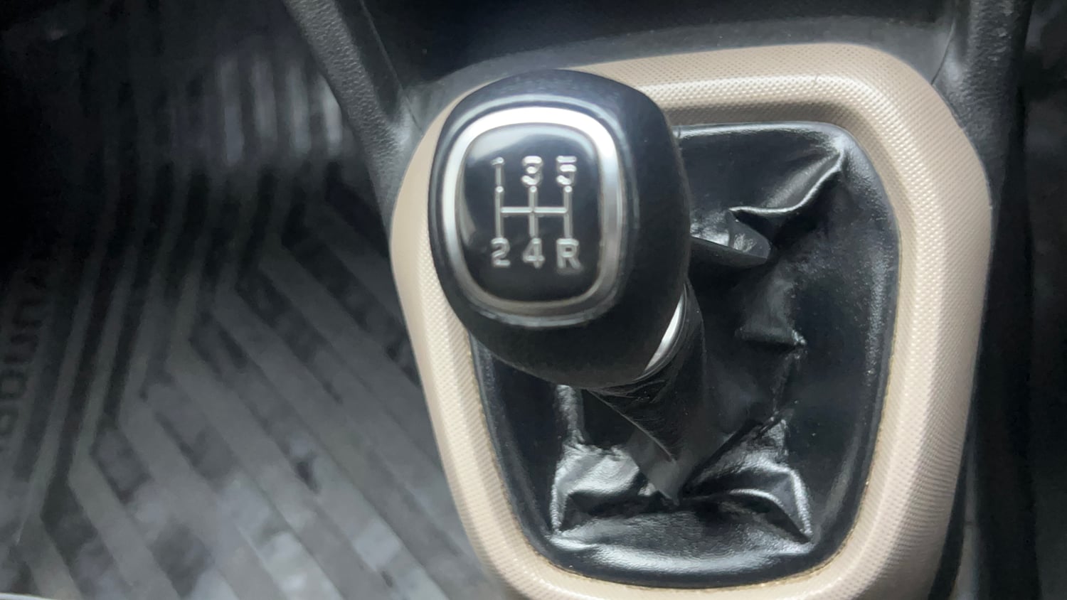 Used 2015 Hyundai Grand i10 Sportz 1.2 Kappa VTVT Petrol Manual interior GEAR  KNOB VIEW