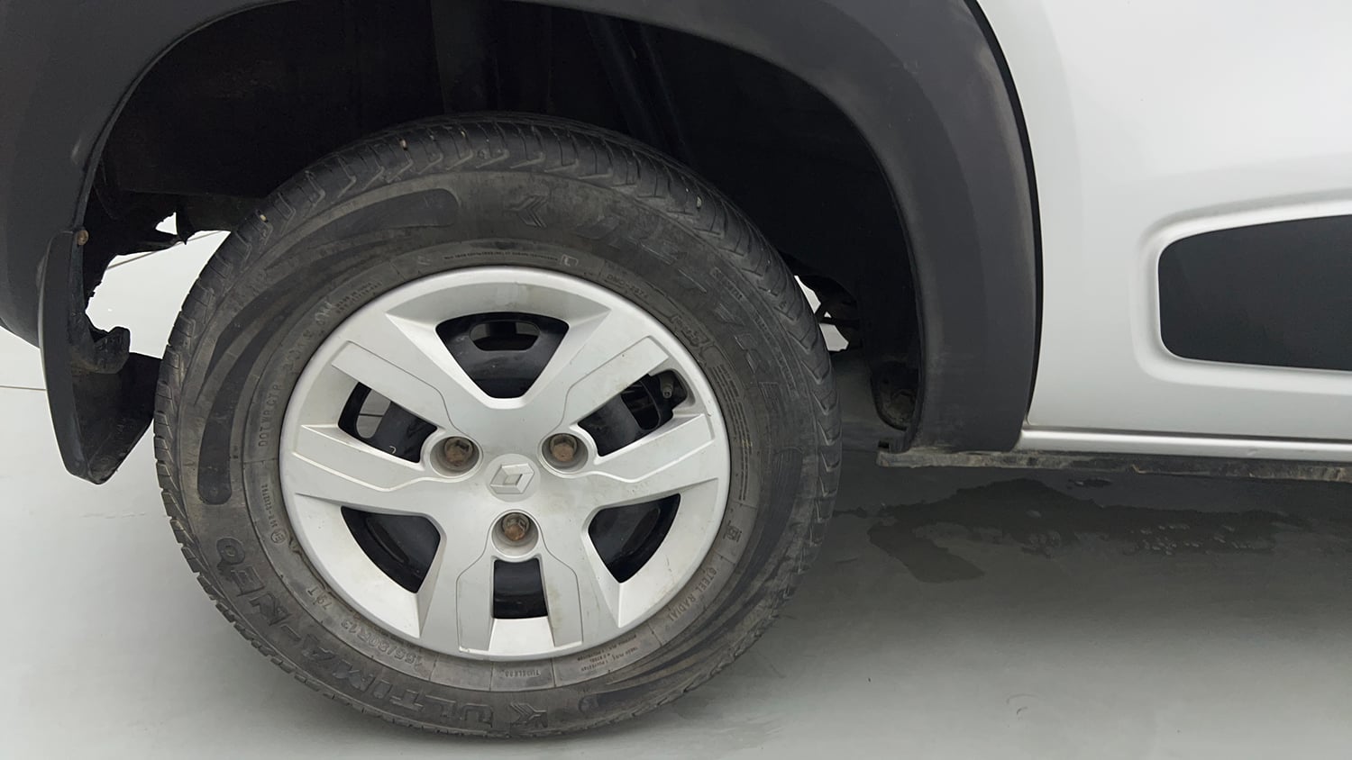 Used 2019 Renault Kwid RXL Petrol Manual tyres RIGHT REAR TYRE RIM VIEW