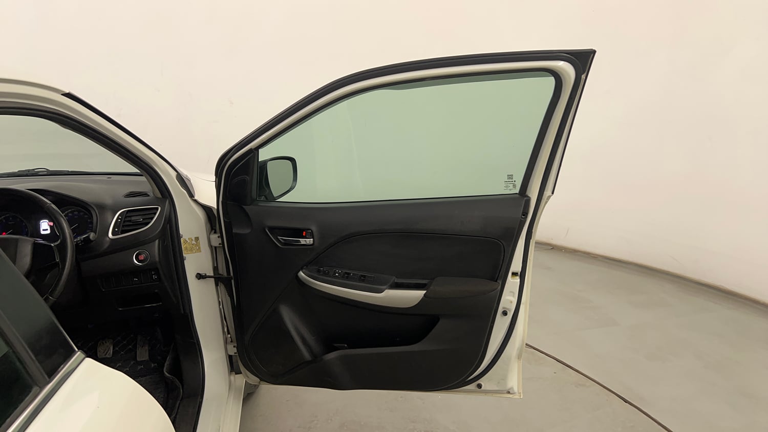 Used 2016 Maruti Suzuki Baleno Alpha 1.2 Petrol Manual interior RIGHT FRONT DOOR OPEN VIEW