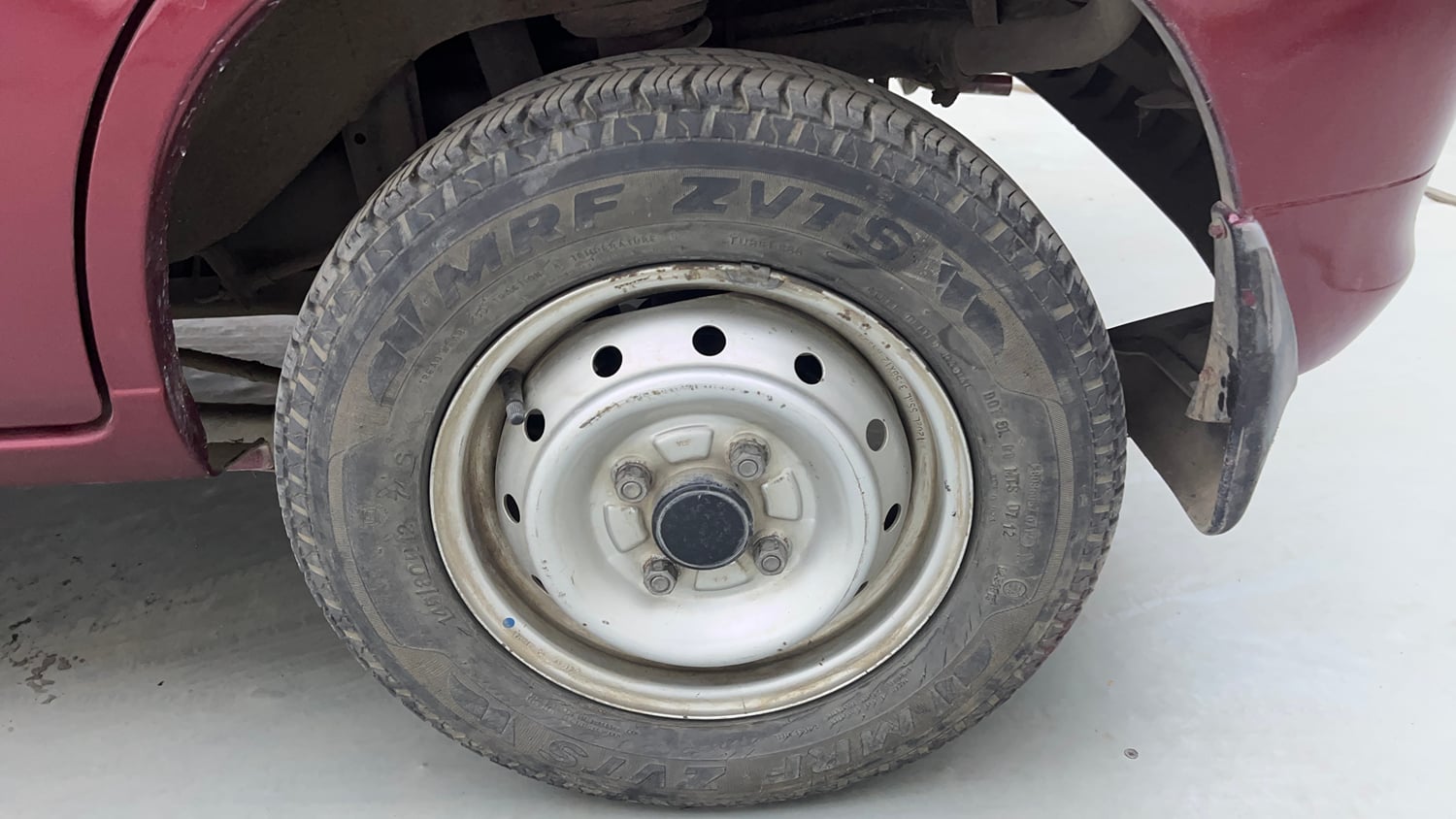Used 2012 Maruti Suzuki Alto LXi BS-IV Petrol Manual tyres LEFT REAR TYRE RIM VIEW