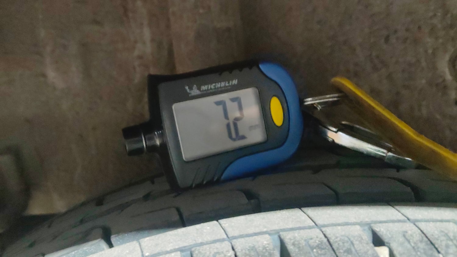 Used 2015 Maruti Suzuki Celerio VXi AMT Petrol Automatic tyres RIGHT REAR TYRE TREAD VIEW