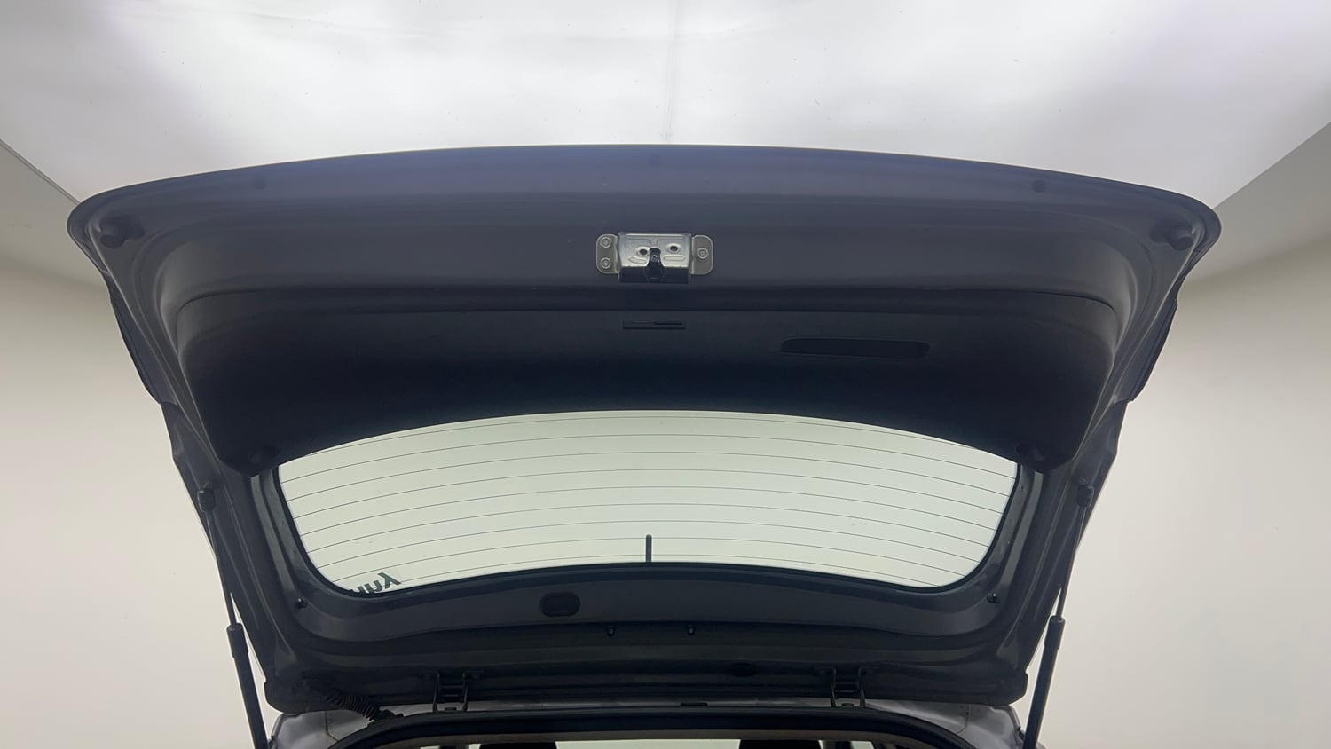 Used 2019 Hyundai Elite i20 Sportz Plus 1.2 Petrol Manual interior DICKY DOOR OPEN VIEW